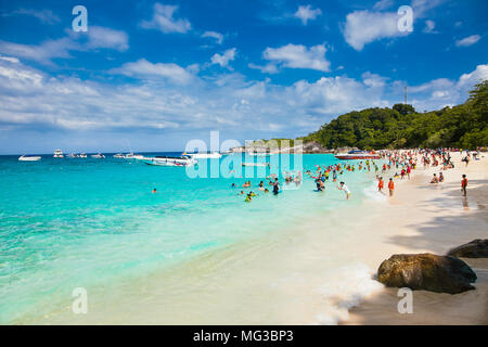 PHUKET, THAILND- Jan 25, 2016 : Tropical Beach at Similan le Jan 25, 2016 dans la mer d'Andaman, en Thaïlande. Banque D'Images