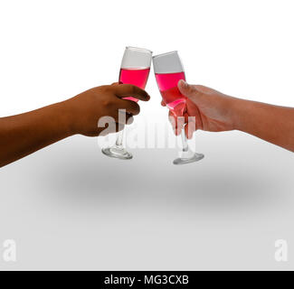 Deux hand holding wineglass et clink glasses on white background with clipping path Banque D'Images