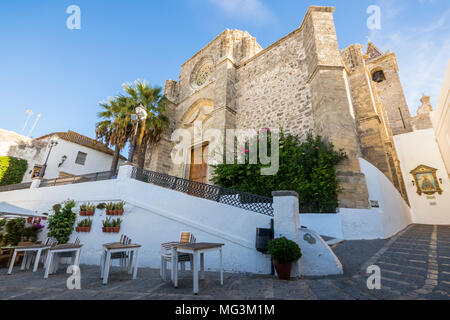 Vejer de la Frontera, Espagne. Iglesia del Divino Salvador (église du Saint Sauveur), église principale de Vejer, un andalou classique Pueblo Blanco (blanc Banque D'Images