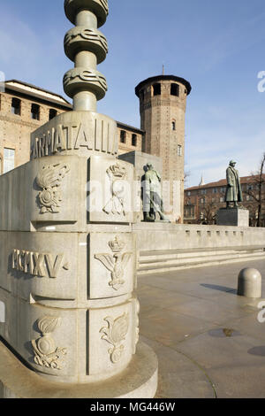 Monument à Emanuele Filiberto Duca d'Aosta (commandant de la 3e armée italienne invaincue lors de la Première Guerre mondiale 1), la Piazza Castello, Turin, Italie. Banque D'Images