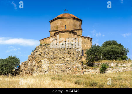 Monastère de Jvari, monastère orthodoxe de Géorgie du vie siècle sur la colline de montagne ove la vieille ville de Mtskheta (site du patrimoine mondial de l'UNESCO) Banque D'Images