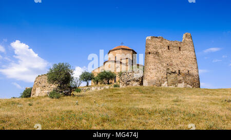 Monastère de Jvari, monastère orthodoxe de Géorgie du vie siècle sur la colline de montagne ove la vieille ville de Mtskheta (site du patrimoine mondial de l'UNESCO) Banque D'Images