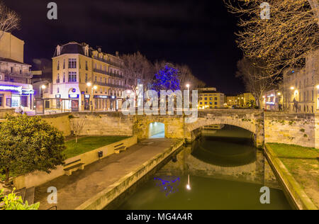 Vue de nuit sur le Canal de la Robine à Narbonne, France Banque D'Images