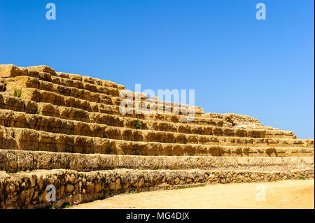 Théâtre de Césarée Maritima, un parc national sur le littoral israélien, près de la ville de Césarée. Banque D'Images