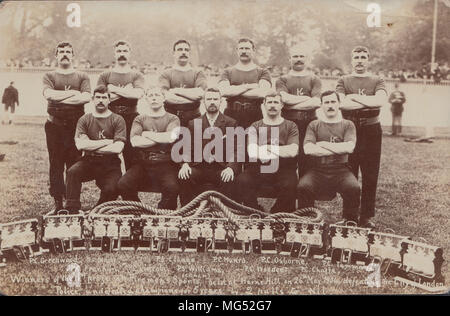 Véritable Carte postale photographique de Bethnal Green Division de police. Gagnants du 1er Prix au Sports Firemens tenue à Herne Hill le 26 mai 1906 Banque D'Images