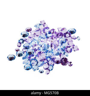 Photo de diamants bleus et violets isolé sur blanc. Photo haute résolution. Banque D'Images