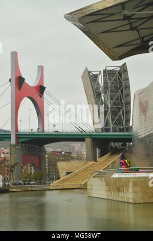 Vue extérieure d'un côté du musée Guggenheim. Billet d'Art Vacances. 25 mars, 2018. Bilbao Vizcaya Pays Basque Espagne. Banque D'Images