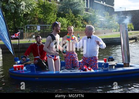 Bain à remous avec Royal assimilés célébrant le prince Harry's stag n 26 avril 2018 Banque D'Images