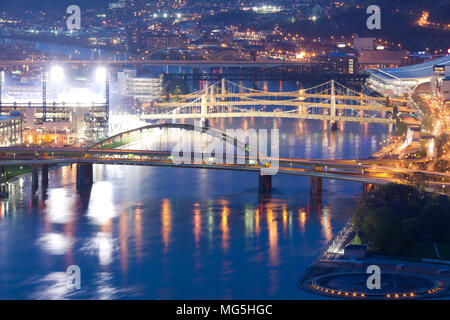 Ponts sur la rivière Allegheny, Pittsburgh, Pennsylvanie, USA Banque D'Images