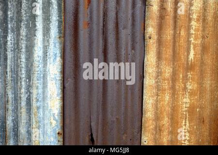 Vieux Mur de zinc. Banque D'Images