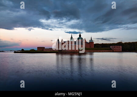 La citadelle au bord de l'historique au lever du soleil. Kalmar, Suède. Banque D'Images