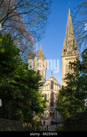 Llandaff Cathedral / Eglwys Gadeiriol Llandaf, Cardiff, une église médiévale, bombardé DURANT LA SECONDE GUERRE MONDIALE et restauré par George Rythme. Banque D'Images