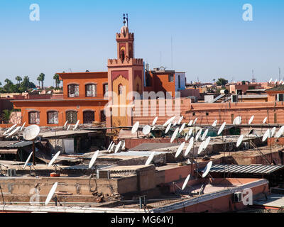 Profusion des paraboles sur les toits de Marrakech Banque D'Images