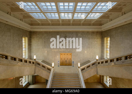 Le hall d'entrée et l'escalier du Musée National de Tokyo, Japon. Banque D'Images