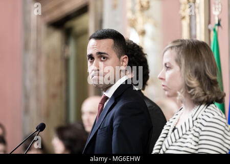 Luigi Di Maio, chef de Movimento 5 Stelle parti, après la conférence de presse au Sénat de la République italienne. Rome, Italie, le 15 avril 2018. Banque D'Images