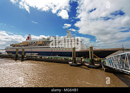 'Black Watch' Fred Olson un bateau de croisière est le premier navire de croisière à quai à Liverpool au début de la saison 2018. Banque D'Images