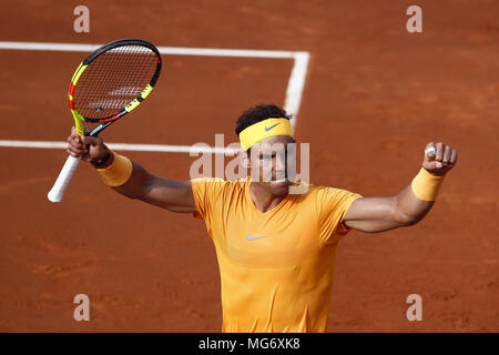 27 avril 2018 - Barcelone, Barcelone, Espagne - Banc Sabadell Barcelona Open Tennis Tournament. 27 avril 2018. Barcelone, Espagne ; Rafael Nadal remporte son match entre Martin Klizan (crédit Image : © Eric Alonso via Zuma sur le fil) Banque D'Images