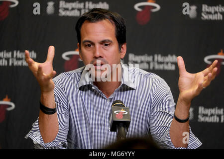 Miami, FL, USA. Apr 29, 2018. L'entraîneur Erik Spoelstra Miami Heat parle aux médias sur la saison de l'équipe et où l'organisation est dirigée à l'avenir. Mike Stocker, South Florida Sun-Sentinel Sun-Sentinel Crédit : Fil/ZUMA/Alamy Live News Banque D'Images