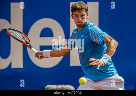 Barcelone, Espagne. 27 avril, 2018 : Pablo CARRENO BUSTA (ESP) renvoie la balle à Grigor Dimitrov (BUL) dans leur quart de finale de l'Open de Barcelone Banc Sabadell' 2018. Carreno Busta a gagné 6:3, 7:6 Crédit : Matthias Rickenbach/Alamy Live News Banque D'Images