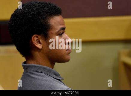 North Miami Beach, Floride, USA. Mar 22, 2018. Florida school shooting suspect Nikolas CruzÃ¢â€ frère, Zachary Cruz, siège en cour pendant un délai vendredi après-midi, le 27 avril 2018, à Fort Lauderdale, FL. Taimy Alvarez, Sun-Sentinel/PISCINE : Crédit Sun-Sentinel/ZUMA/Alamy Fil Live News Banque D'Images