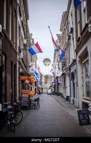 27 avril, 2018 - La Haye, La Haye, Pays-Bas - drapeaux nationaux vu à la fête du Roi dans la ville de La Haye en Hollande. Koningsdag ou King's Day est une fête nationale du Royaume des Pays-Bas. Célébrée le 27 avril, cette date marque la naissance du Roi Willem-Alexander. (Crédit Image : © Hendrik Osula/SOPA des images à l'aide de Zuma sur le fil) Banque D'Images