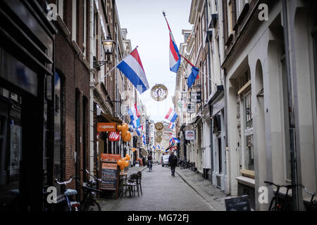 27 avril, 2018 - La Haye, La Haye, Pays-Bas - drapeaux nationaux vu à la fête du Roi dans la ville de La Haye en Hollande. Koningsdag ou King's Day est une fête nationale du Royaume des Pays-Bas. Célébrée le 27 avril, cette date marque la naissance du Roi Willem-Alexander. (Crédit Image : © Hendrik Osula/SOPA des images à l'aide de Zuma sur le fil) Banque D'Images