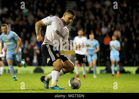 Aleksandr Mitrovic de Fulham en action. Match de championnat Skybet EFL, Fulham v Sunderland au Craven Cottage à Londres le vendredi 27 avril 2018. Cette image ne peut être utilisé qu'à des fins rédactionnelles. Usage éditorial uniquement, licence requise pour un usage commercial. Aucune utilisation de pari, de jeux ou d'un seul club/ligue/dvd publications. pic par Steffan Bowen/Andrew Orchard la photographie de sport/Alamy live news Banque D'Images