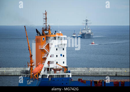 Gdynia, Pologne, 27 avril 2018. US Navy de la classe Arleigh Burke destroyer USS Farragut (DDG-99) au port de Gdynia, Pologne. 27 avril 2018 © Wojciech Strozyk / Alamy Live News Banque D'Images