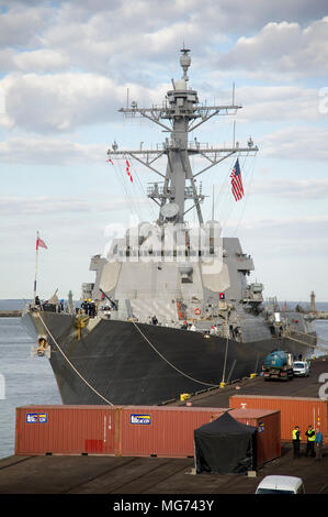 Gdynia, Pologne, 27 avril 2018. US Navy de la classe Arleigh Burke destroyer USS Farragut (DDG-99) au port de Gdynia, Pologne. 27 avril 2018 © Wojciech Strozyk / Alamy Live News Banque D'Images