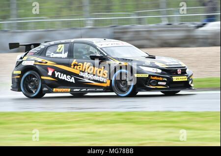 Donington, UK, le 28 avril 2018. Le plus rapide en 2018, Dan Cammish BTCC Donington libres 1 Crédit : Guy Swarbrick/trackcycling.net/Alamy Live News Banque D'Images