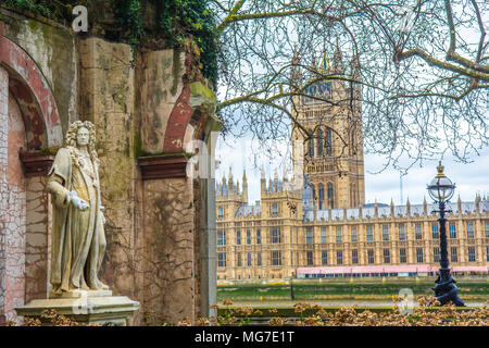 Saint Thomas d'hôpital et des chambres du parlement, un grand hôpital d'enseignement de l'ENM par Westminster Bridge, dans le centre de Londres Banque D'Images