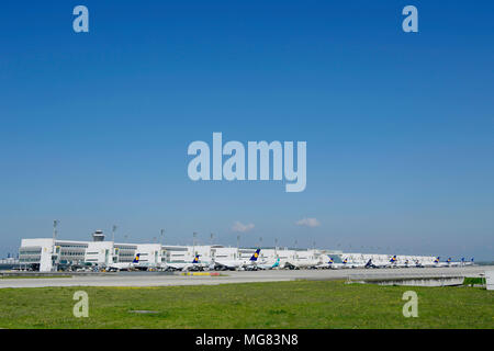 La borne 2, Tour, Line Up, Vue, Vue, Panorama, avion, avion, Avion, Aéroport Munich, MUC, Allemagne, Banque D'Images