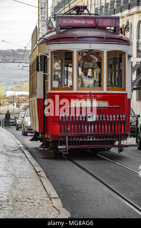 Lisbonne - le 9 avril : la fameuse ligne rouge vintage tramways le 9 avril 2018 à Lisbonne, Portugal Banque D'Images