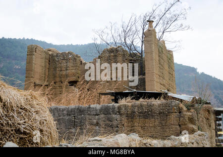 Maison de terre à l'abandon, Chimi Lhakhang, Bhoutan Banque D'Images