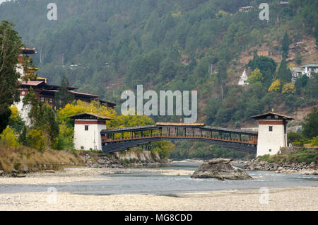 Pont cantilever à Punakha Dzong, le Bhoutan Banque D'Images