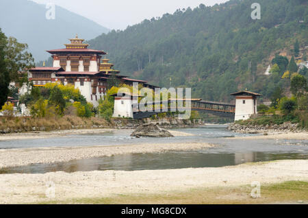 Pont cantilever à Punakha Dzong, le Bhoutan Banque D'Images