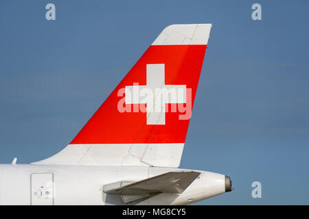 MANCHESTER, Royaume-Uni - 21 avril, 2018 : Swiss Airllines Queue livrée à l'aéroport de Manchester Banque D'Images