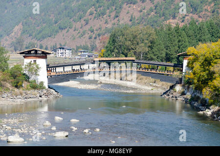 Pont cantilever à Punakha Dzong, le Bhoutan Banque D'Images