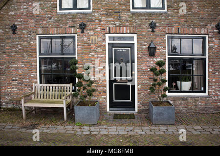 Lemmer , Hollande - 14 avril 2018 vieux bâtiment dans petit village Muiden Banque D'Images