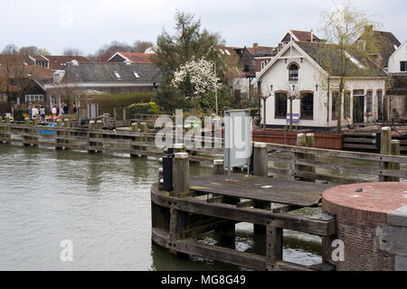 Lemmer , Hollande - 14 avril 2018 vieux bâtiment dans petit village Muiden Banque D'Images