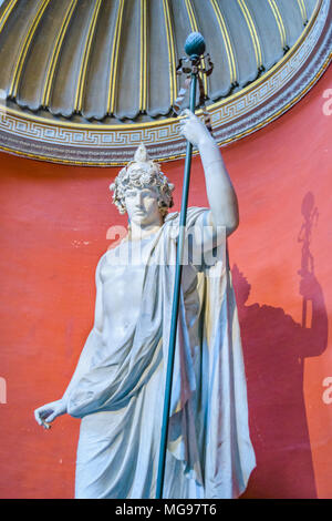 ROME, ITALIE, JANVIER - 2018 - Low angle shot de gree statue à pio clementino gallery at musée du Vatican Banque D'Images
