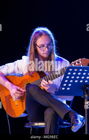 Turin, Italie. Apr 26, 2018. Torino, Italie. 26 avril 2018. Le guitariste Enrico Degani en concert à Torino Jazz Festival Crédit : Marco Destefanis/Pacific Press/Alamy Live News Banque D'Images