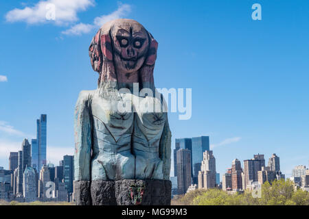 Huma Bhabha, nous venons en paix la pièce sur le toit du Metropolitan Museum of Art, New York, USA Le Jardin Banque D'Images