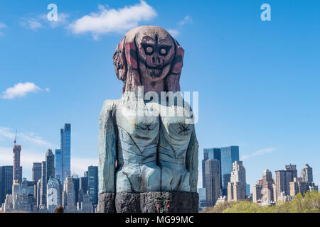 Huma Bhabha, nous venons en paix la pièce sur le toit du Metropolitan Museum of Art, New York, USA Le Jardin Banque D'Images