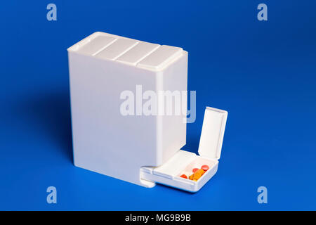 Avec distributeur de comprimés. Banque D'Images