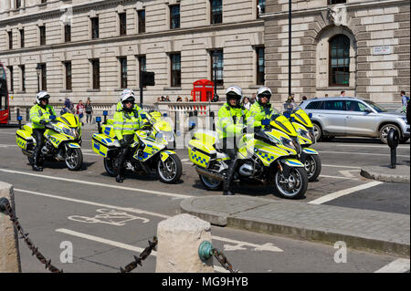 Sur les motos de la Police métropolitaine, Londres, Angleterre, Royaume-Uni Banque D'Images