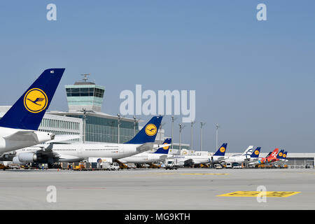 Sommaire, vue, Terminal 2, Satellit, Lufthansa, Line Up, sommaire, d'un aéronef, avion, Avion, Aéroport Munich, MUC, Allemagne, Banque D'Images