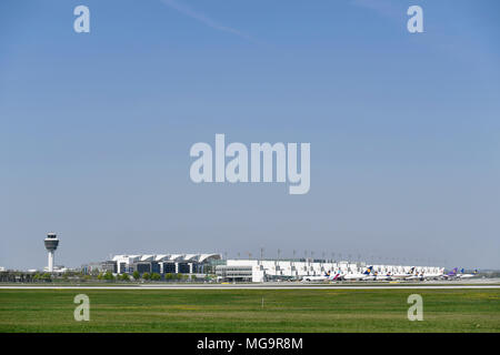 Sommaire, vue, Terminal 2, Satellit, Lufthansa, Line Up, avion, avion, Avion, Aéroport Munich, MUC, Allemagne, Banque D'Images