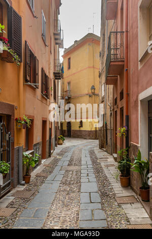 L'atmosphère des rues typiques de la ville de Bosa, sur la côte de la Sardaigne, Italie Banque D'Images