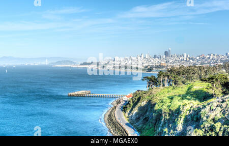 Baie de San Francisco du Presidio avec la ville en arrière-plan. Banque D'Images